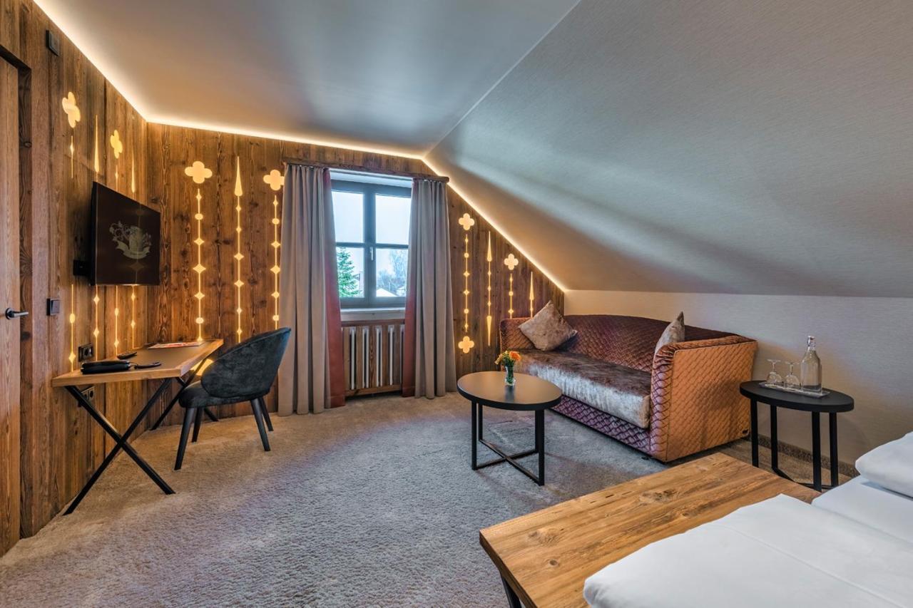 Hotel Schaefflerwirt Ашхайм Екстериор снимка
