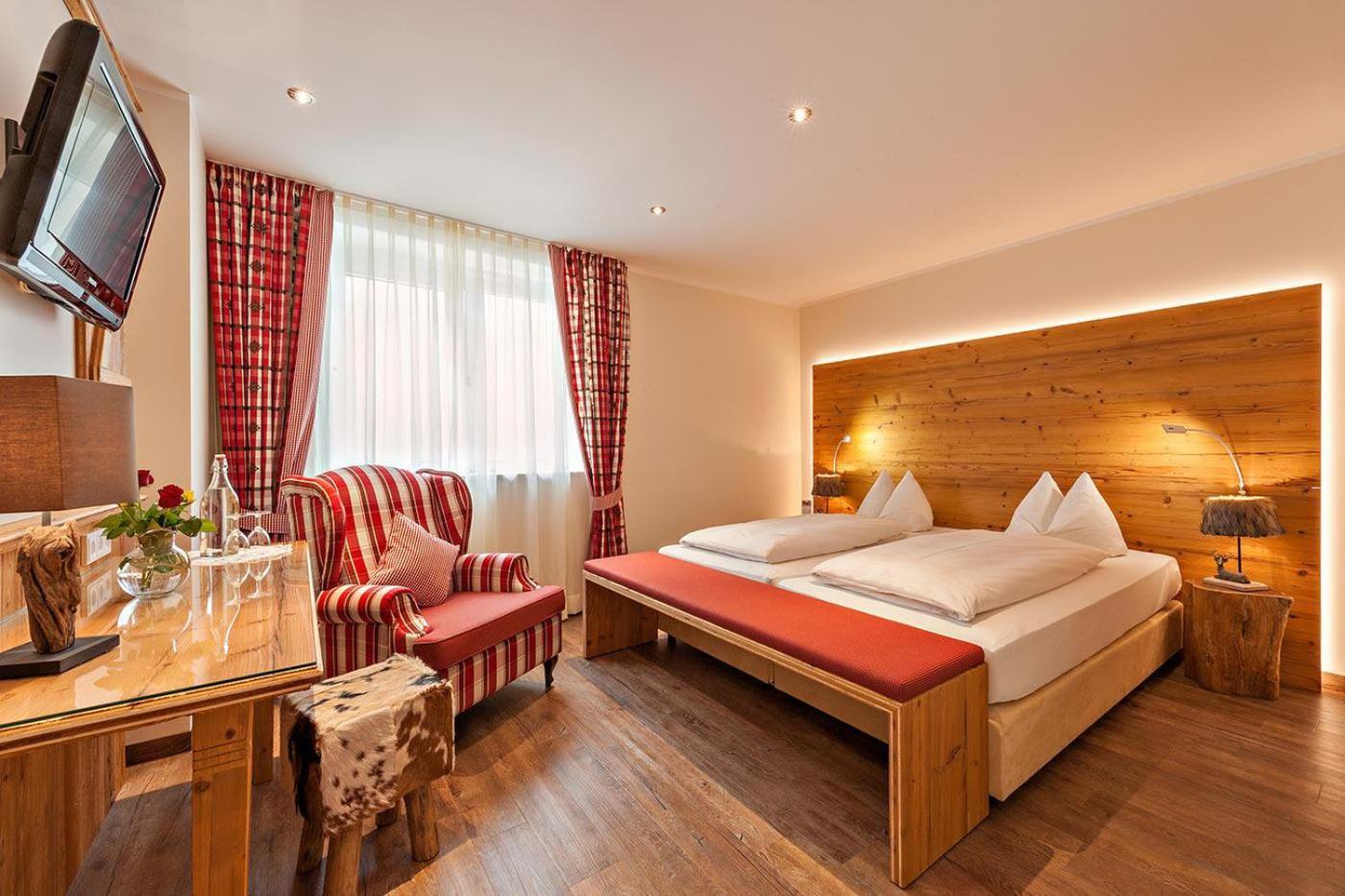 Hotel Schaefflerwirt Ашхайм Екстериор снимка