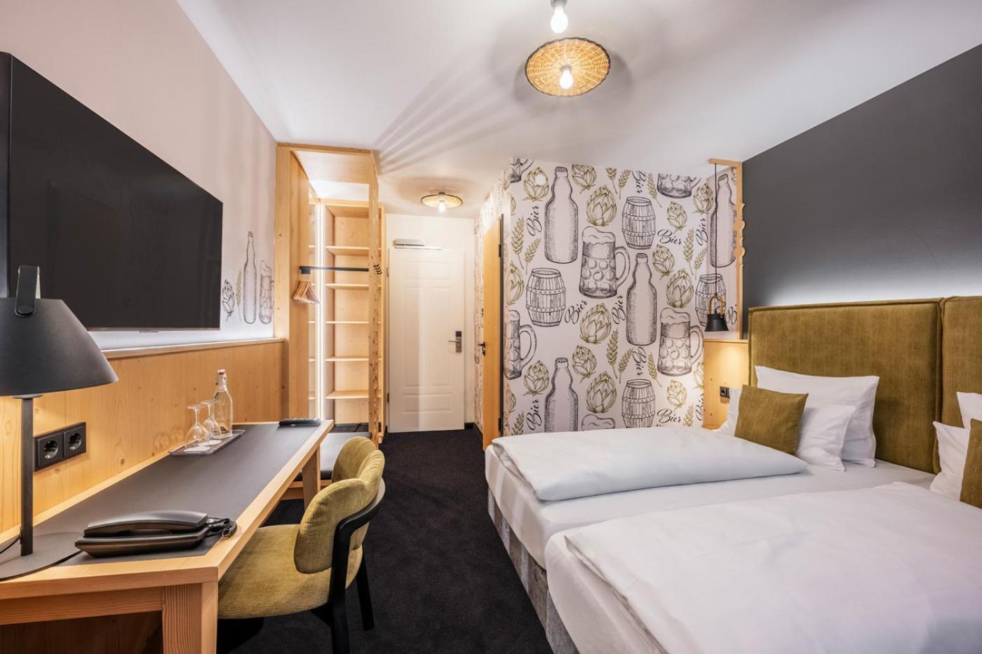 Hotel Schaefflerwirt Ашхайм Екстериор снимка