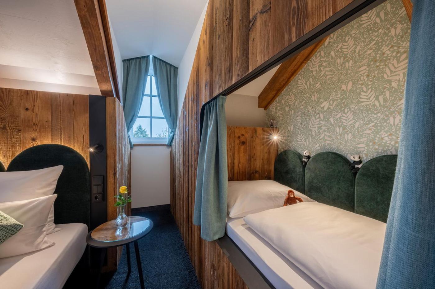 Hotel Schaefflerwirt Ашхайм Екстериор снимка