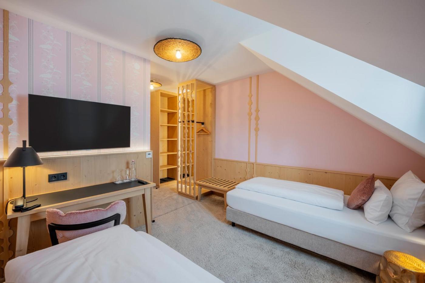 Hotel Schaefflerwirt Ашхайм Екстериор снимка