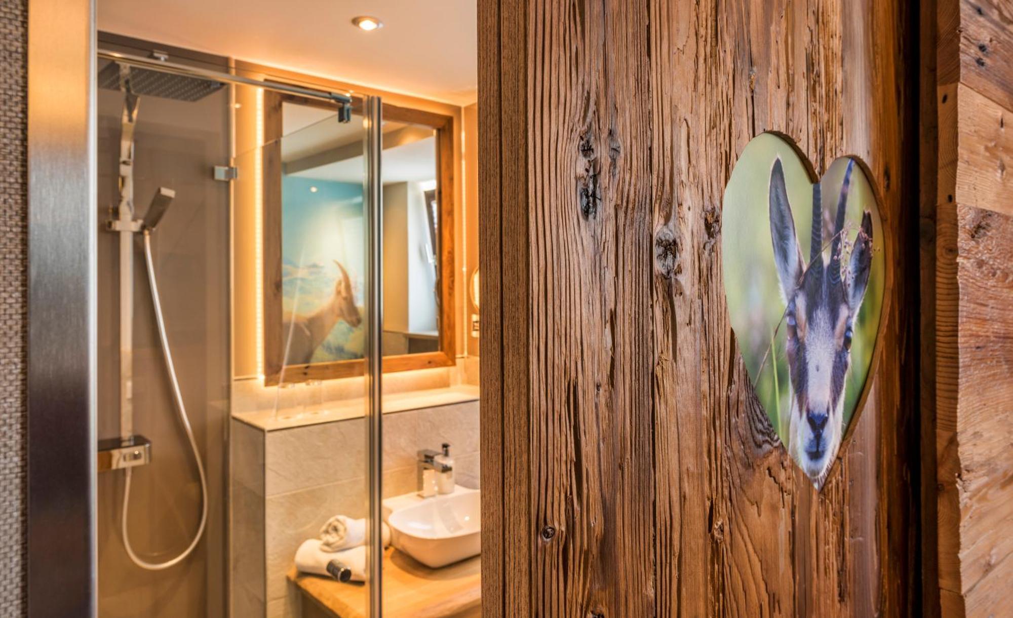 Hotel Schaefflerwirt Ашхайм Екстериор снимка