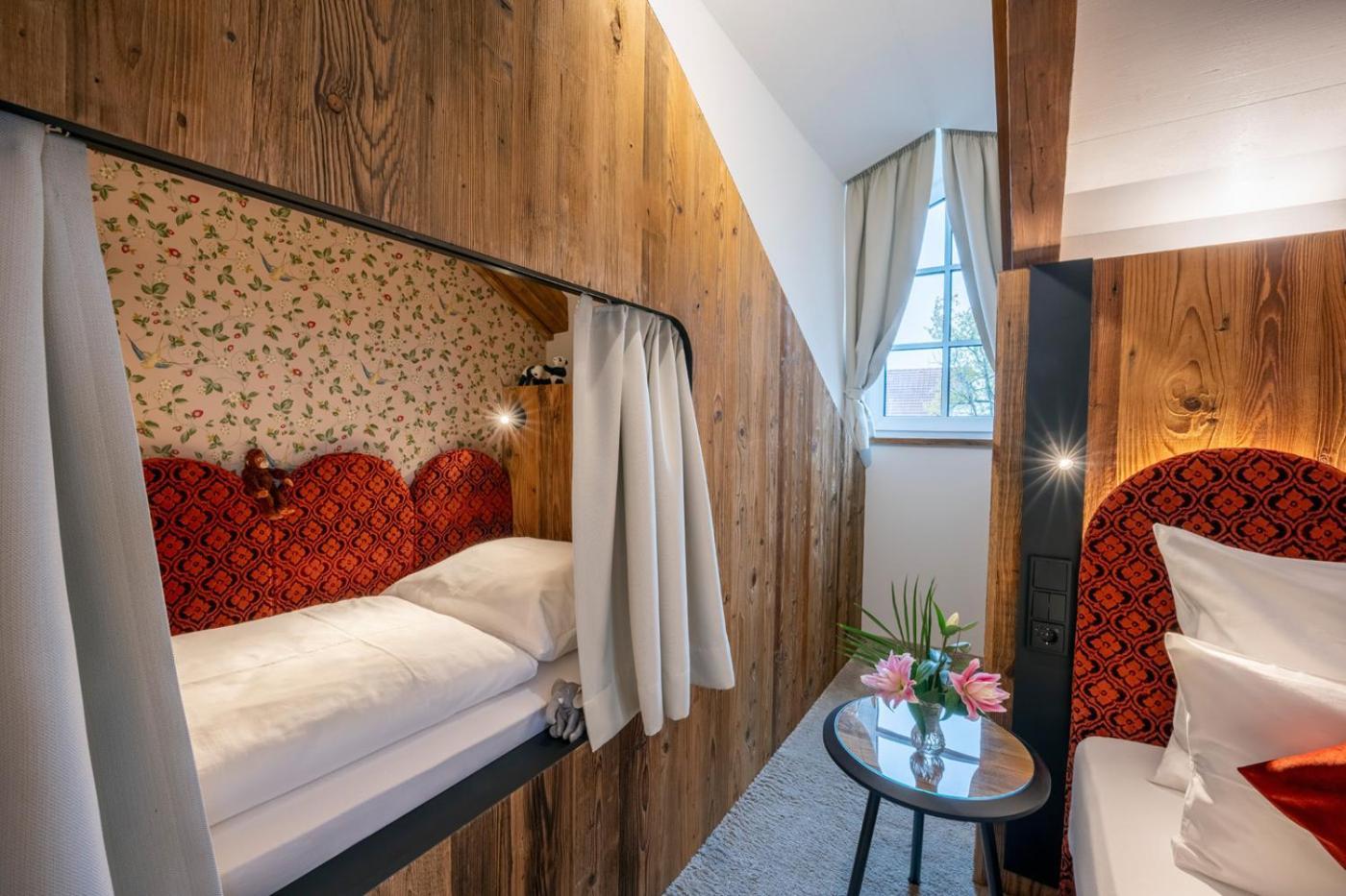 Hotel Schaefflerwirt Ашхайм Екстериор снимка
