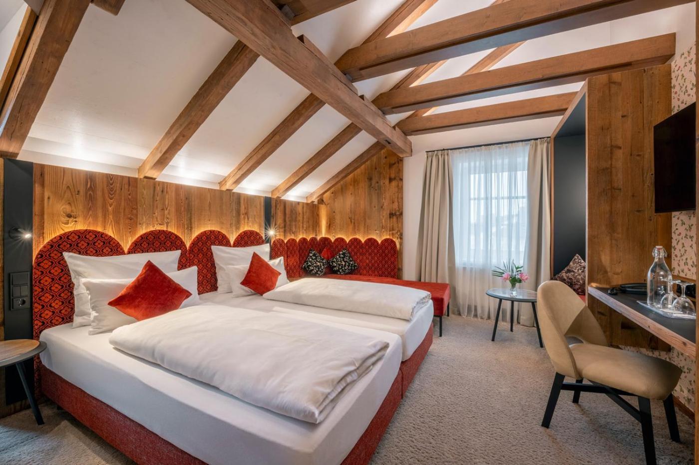 Hotel Schaefflerwirt Ашхайм Екстериор снимка