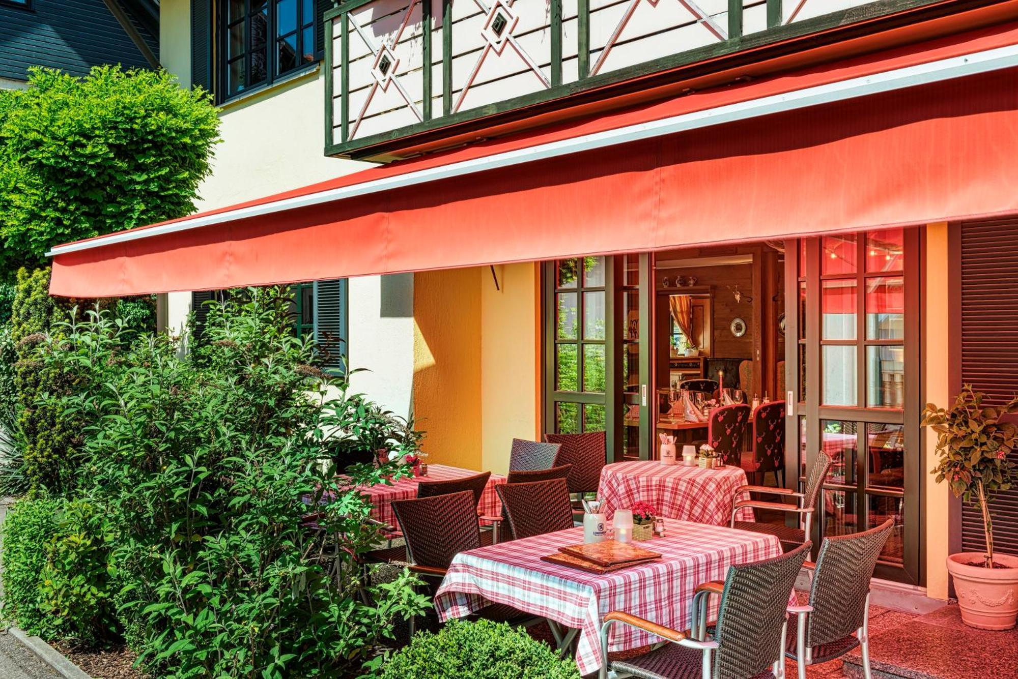 Hotel Schaefflerwirt Ашхайм Екстериор снимка