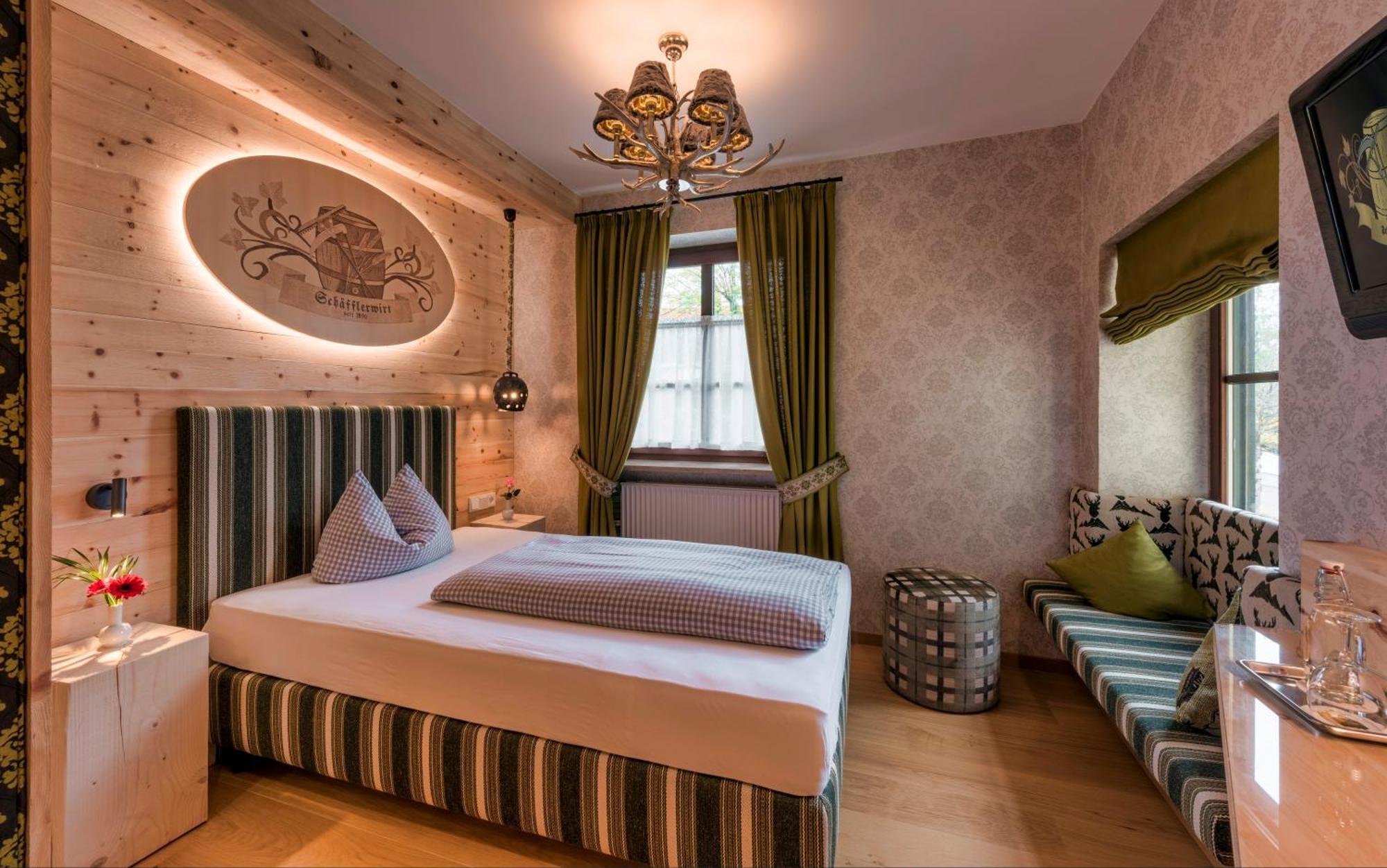 Hotel Schaefflerwirt Ашхайм Екстериор снимка